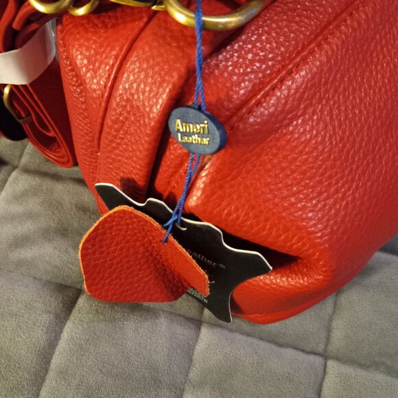 Amerileather Red purse with attachable shoulder strap - Picture 6 of 6